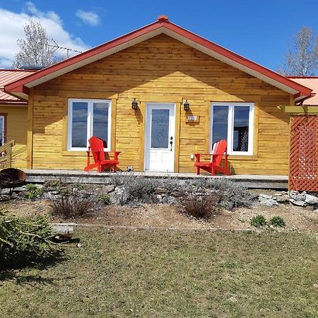 Auberge Ma Maison Sainte-Melanie Luaran gambar