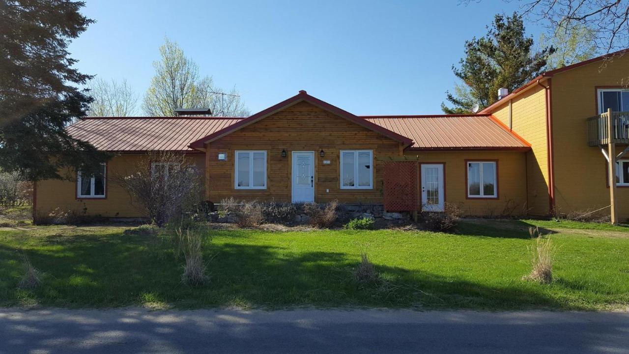 Auberge Ma Maison Sainte-Melanie Luaran gambar