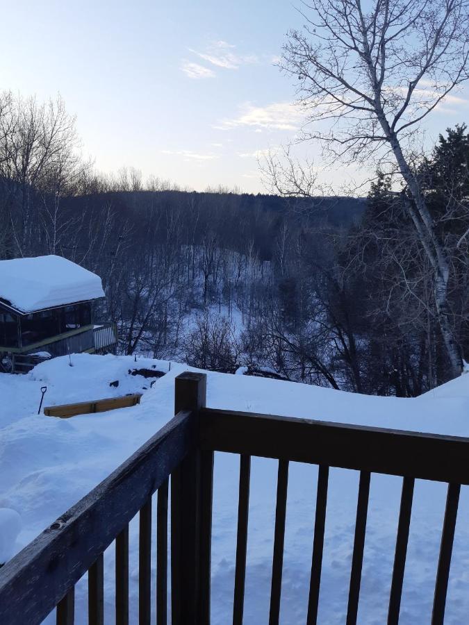 Auberge Ma Maison Sainte-Melanie Luaran gambar