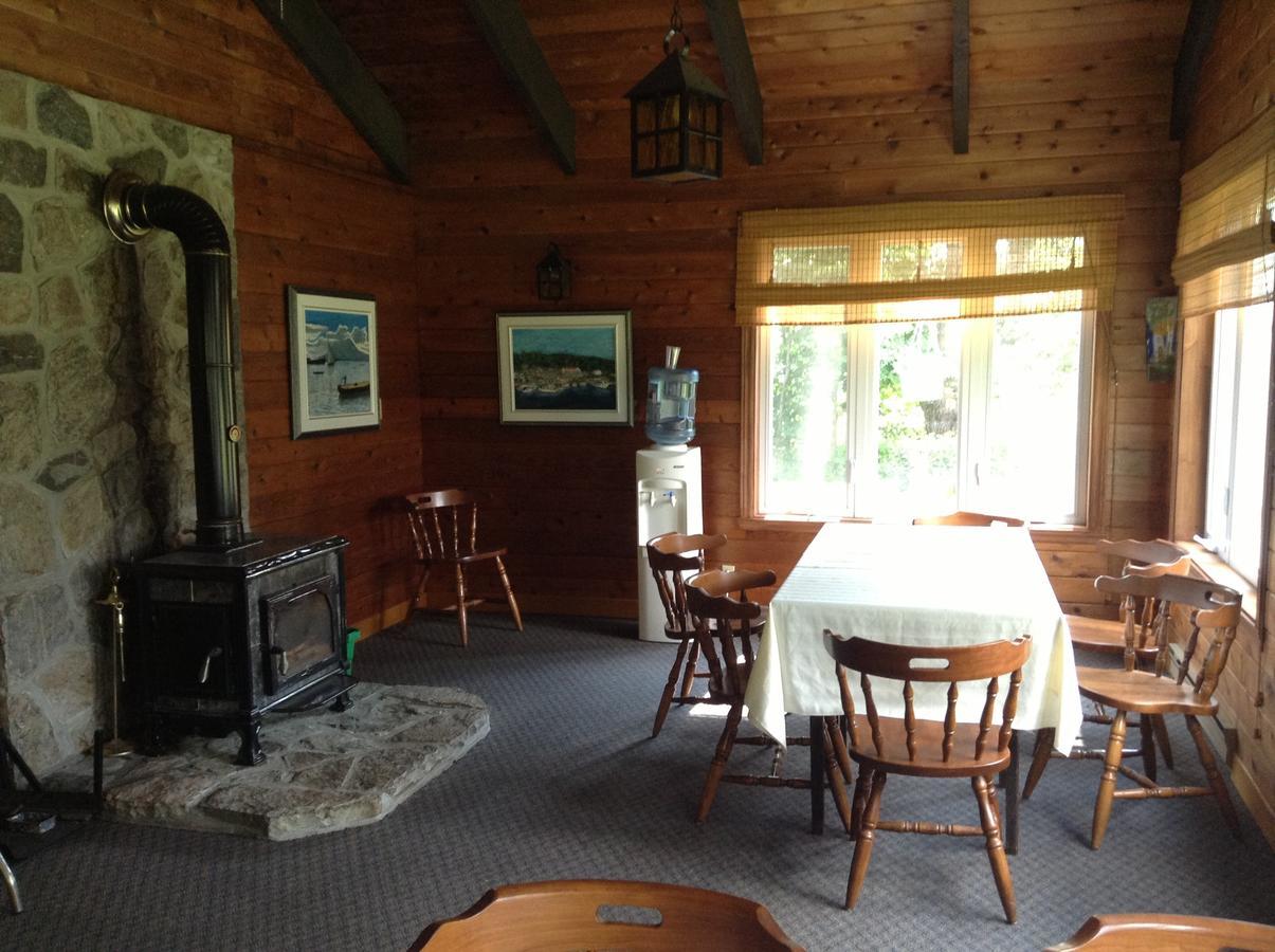 Auberge Ma Maison Sainte-Melanie Luaran gambar